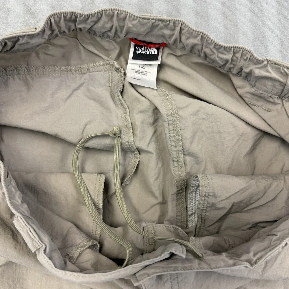 The North Face Men's Shorts Size Large Beige Nylon 10